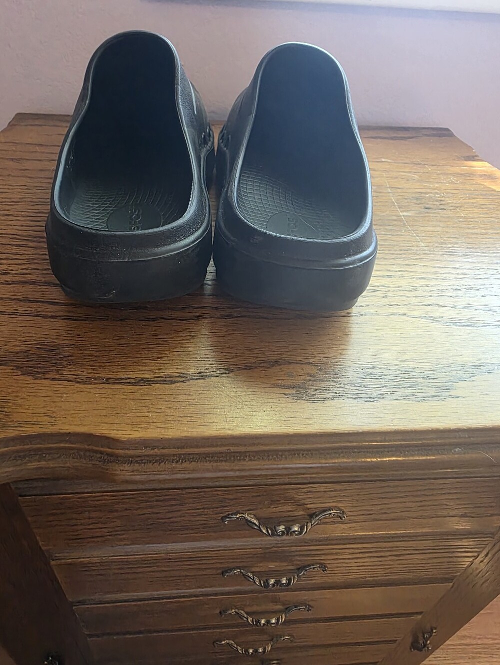 OOFOS Black Women’s Slip-On Recovery Clogs - Picture 3 of 4